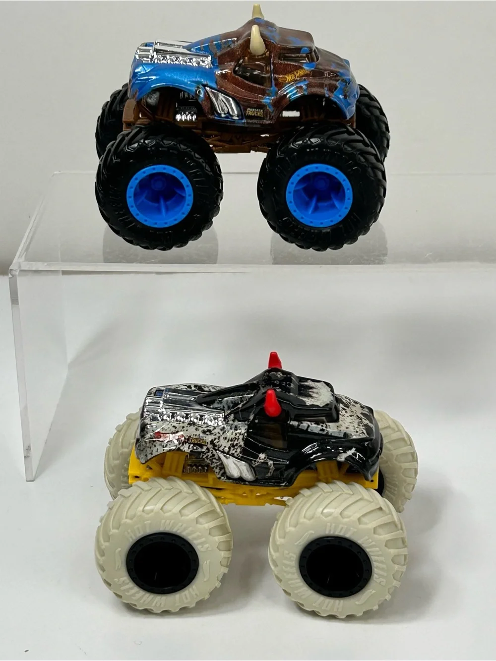 Hot Wheels Monster Truck Steer Lot Bull 1:64